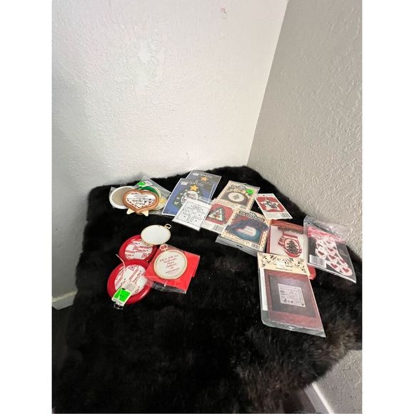 Lot of Christmas cross stitch and frames kits - Picture 1 of 7